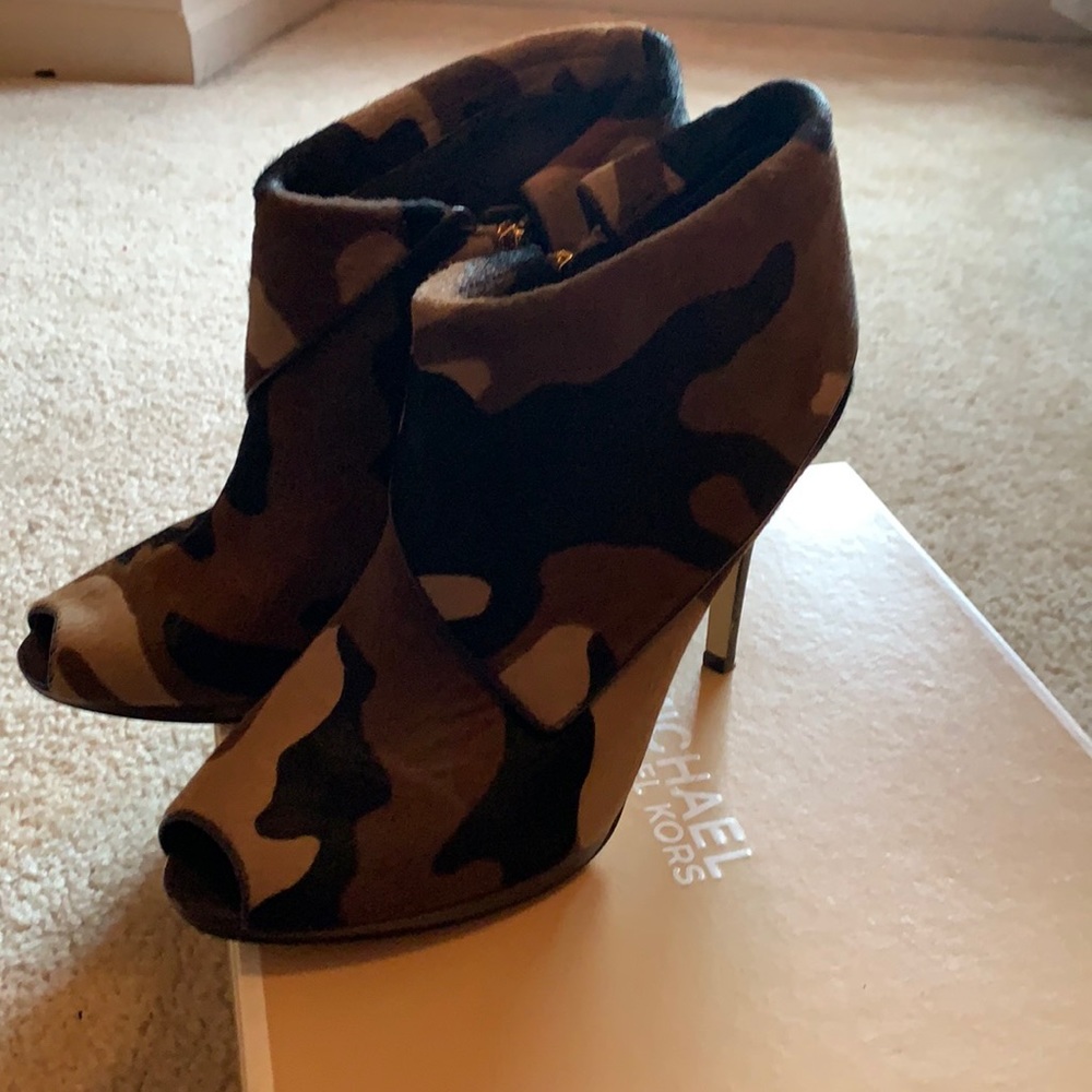 Michael Kors Haircalf bootie